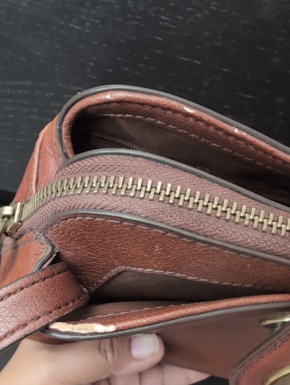 Fossil Lana Crossbody Leather Bag with Gold Accent - Picture 6 of 17
